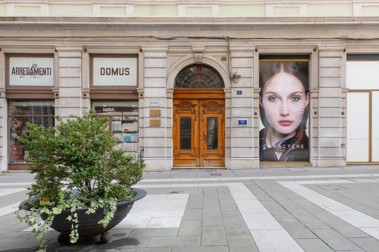 Trieste Chic Studio: Historic Elegance Bagian luar foto